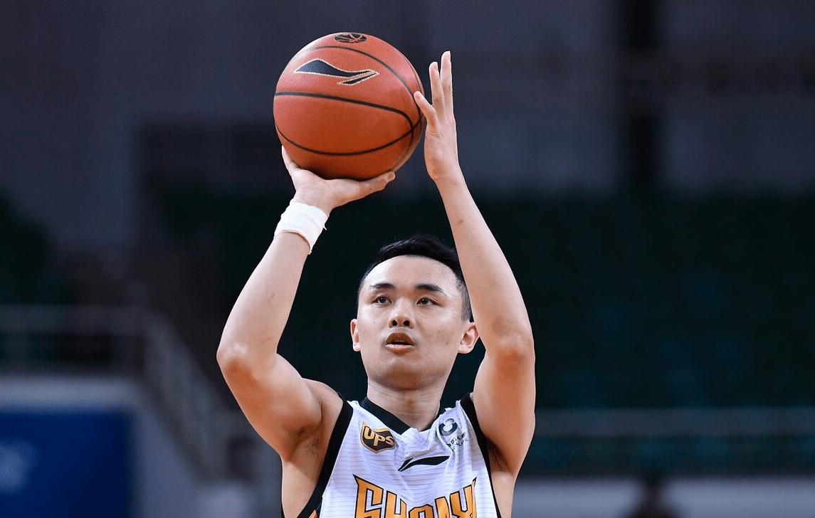 稳定体育平台-关于那不勒斯训练开放日，集结日绝杀压哨引欢呼，CBA季后赛在即，球队文化再被提及的信息